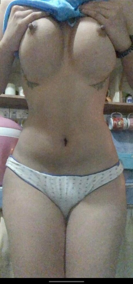 milf aux cheveux noirs onlyfans sexy photo