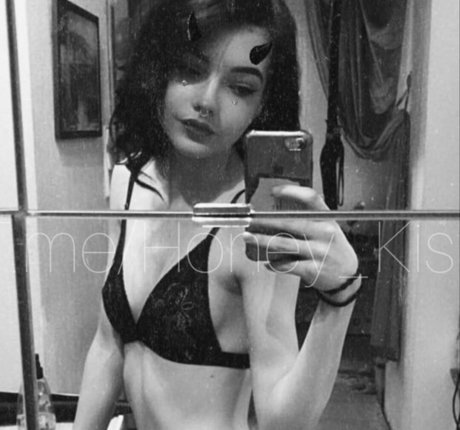 Honey kis actrice de nus image