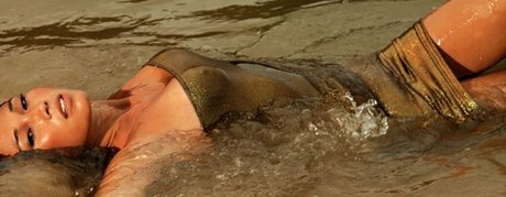 Danni Suzuki jolie étoile galeries