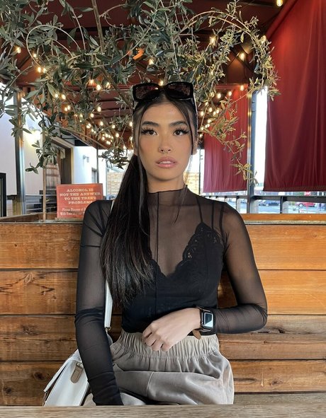 filles célèbres onlyfans sympa érotique img