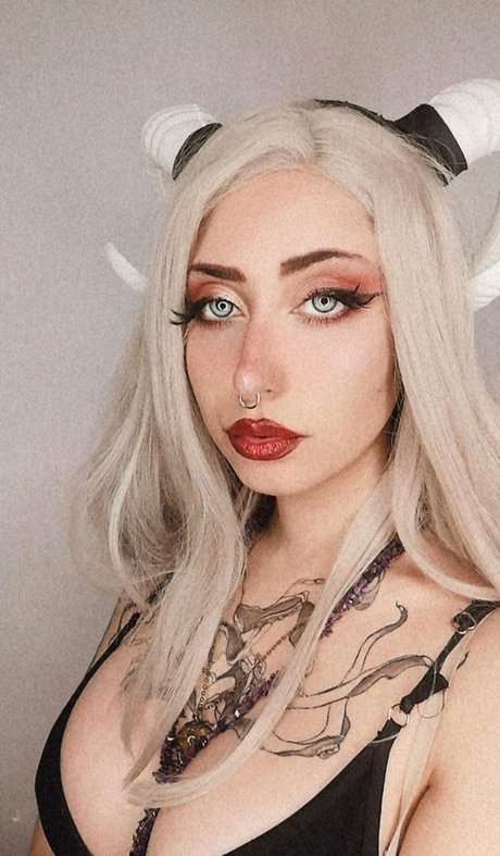 Evolet Asmr haut de star du porno des photos