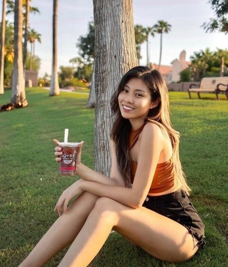 Tangtangjulia modèle gratuit photos