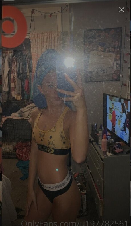 Sydnee Nelson modèle chaud img