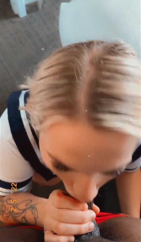 gros seins branlette espagnole onlyfans beaux nus image