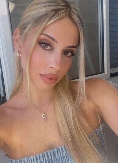 Dimitra Menegatou belle étoile des photos