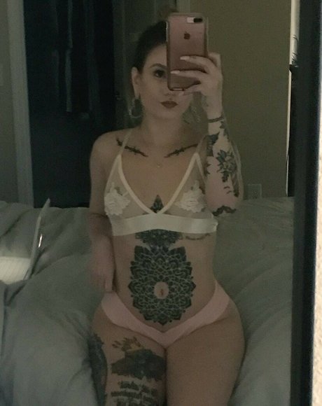 Urberrylove modèle nu galeries