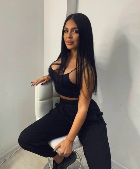 andra dumi actrice exclusive photos