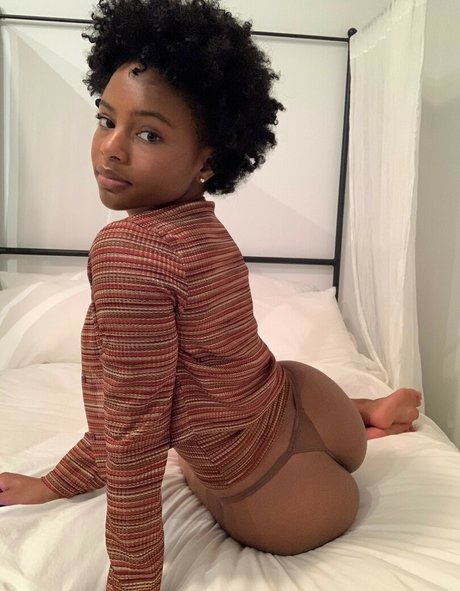 Saffronnn modèle parfait photos