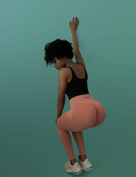 Saffronnn modèle exclusif galerie