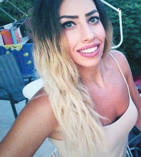 Sofia foudouki star du porno adulte archive