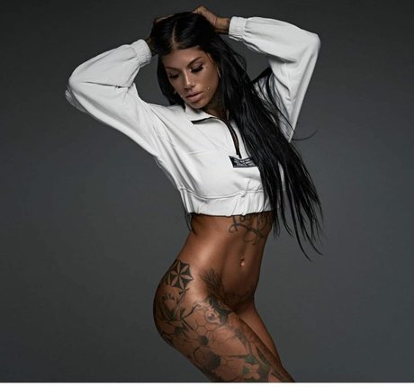 Meli Lakic modèle de sexe des photos