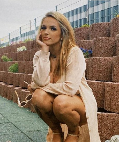 milf aux cheveux noirs onlyfans chaud xxx collection