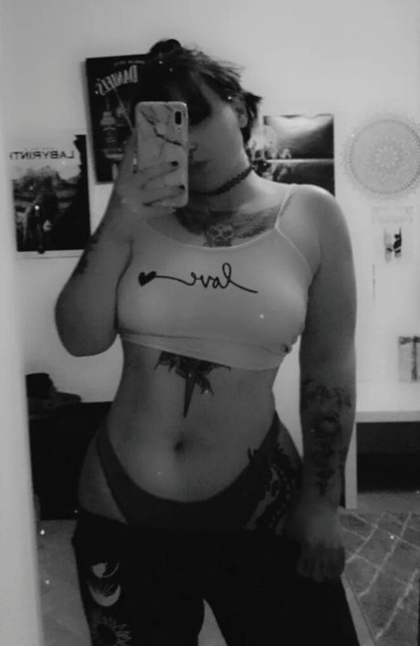 Lenaofficial modèle pornographique image