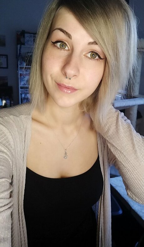 romisu actrice de grande qualité photos