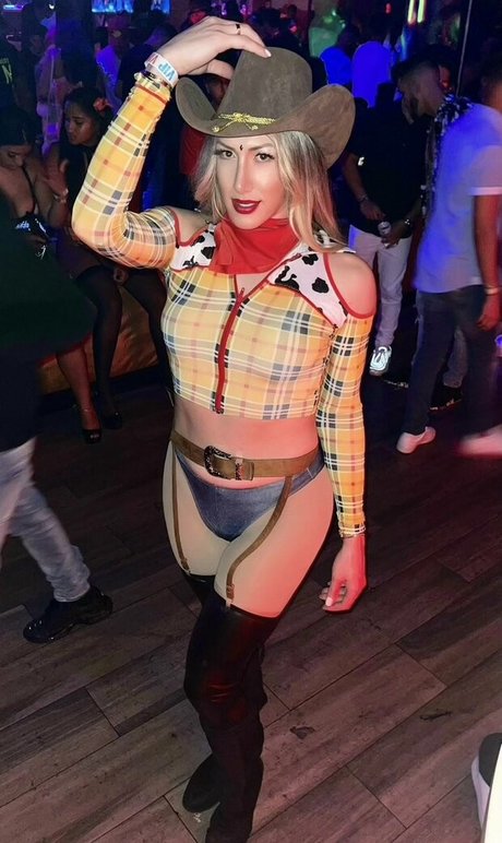 tscubandoll beau modèle image