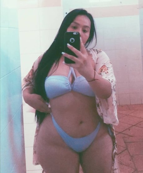 Lulu Mena modèle nu collection