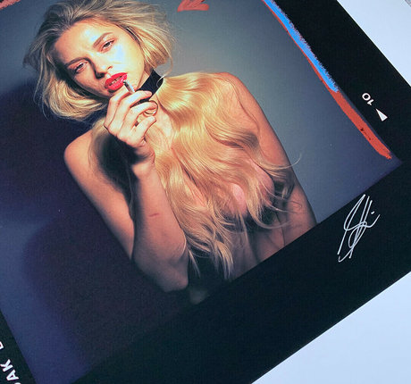 Elle Brittain étoile des photos