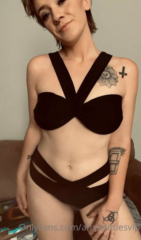 anxietittiesvip étoile hd galeries