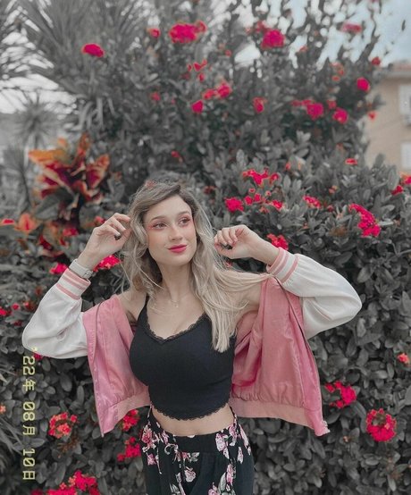 mary nikky actrice nue photos