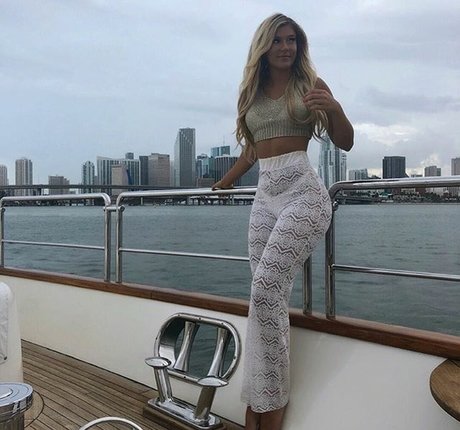 Hannah Sharpe nus étoiles photos