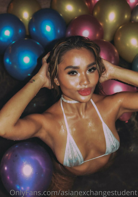 Asianexchangestudent étoile chaude images