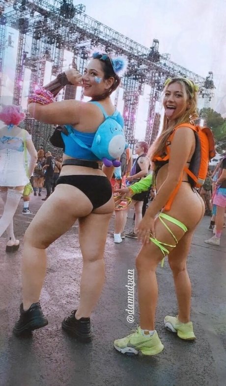 fans de gros seins asiatiques uniquement érotique parfait image