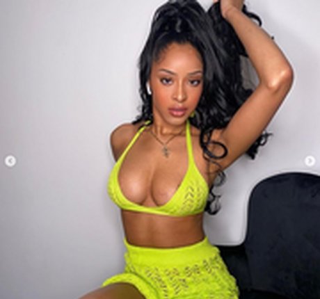 bikini ado onlyfans nu gratuit image