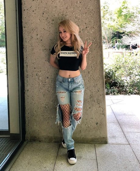 Reina Scully modèle porno photos