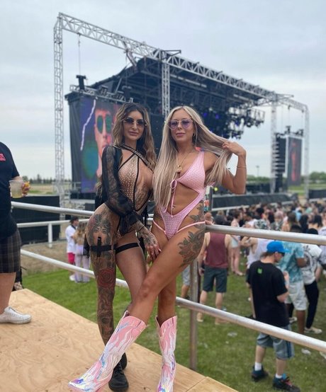 Jessilou inked étoile chaude photos