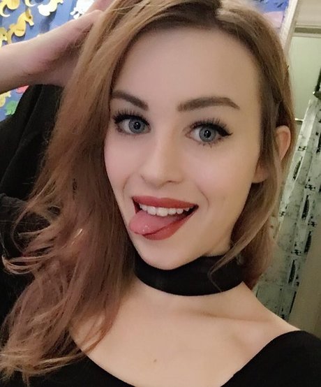 Naniheichou beau modèle image