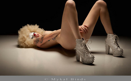 KatiePino modèle porno des photos