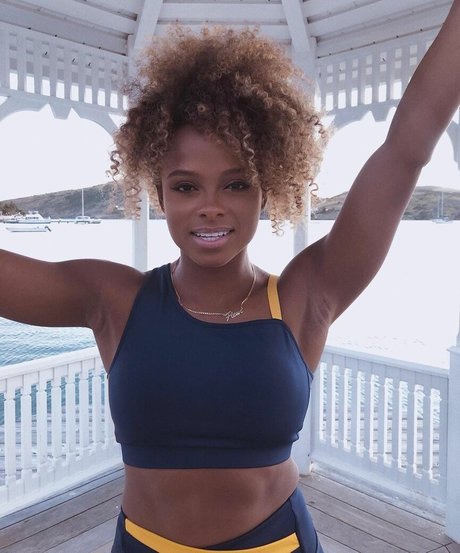 Fleur East star pornographique galerie