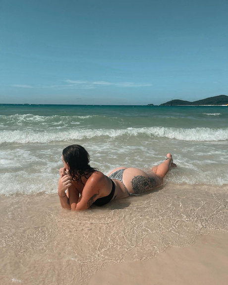 Eden MCK haut modèle des photos