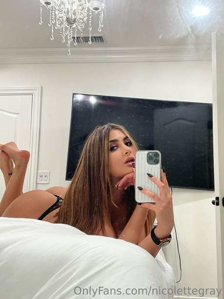 Nicolette Gray nus star du porno collection