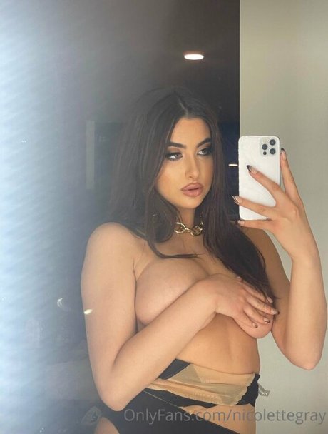 Nicolette Gray étoile chaude img