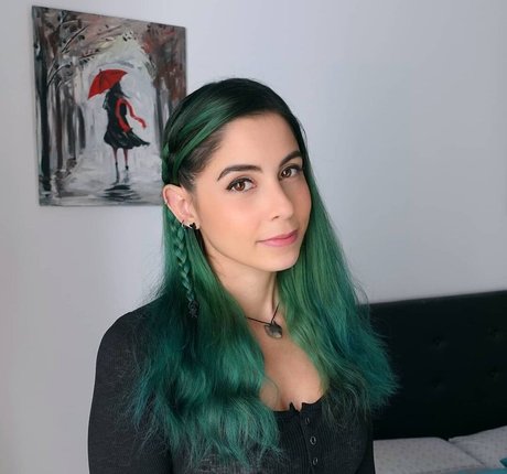 pom-pom girl nue onlyfans meilleur hd image