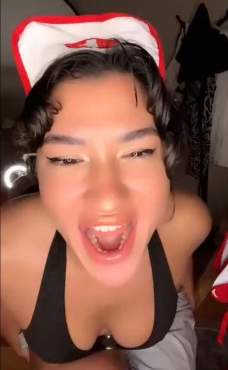 Burcu Yildiz art modèle images