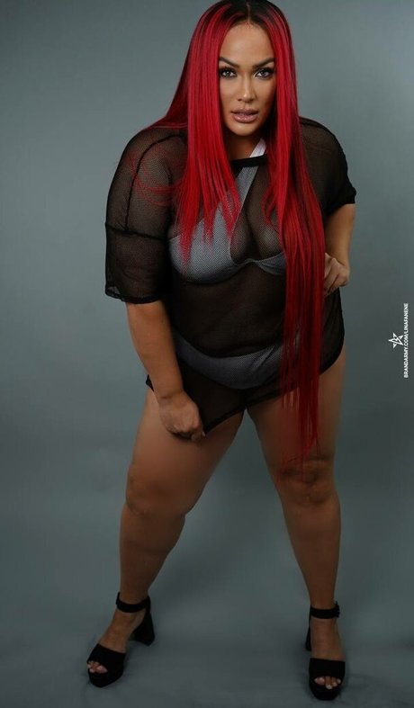 Lina Fanene modèle gratuit des photos