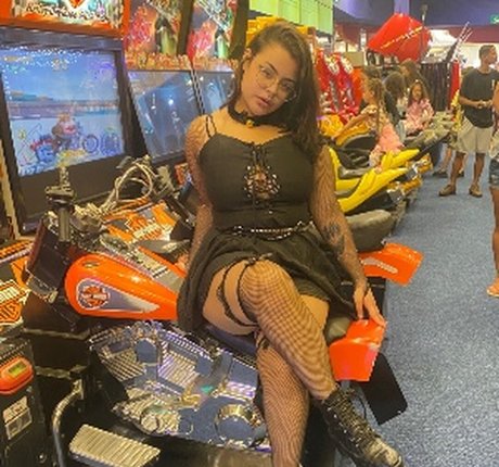 Mel Freud modèle sexy galerie