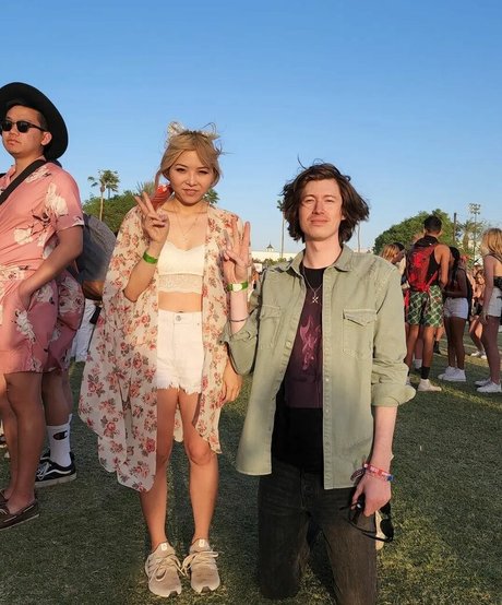 Yvonneflinetv modèle de haute qualité photo