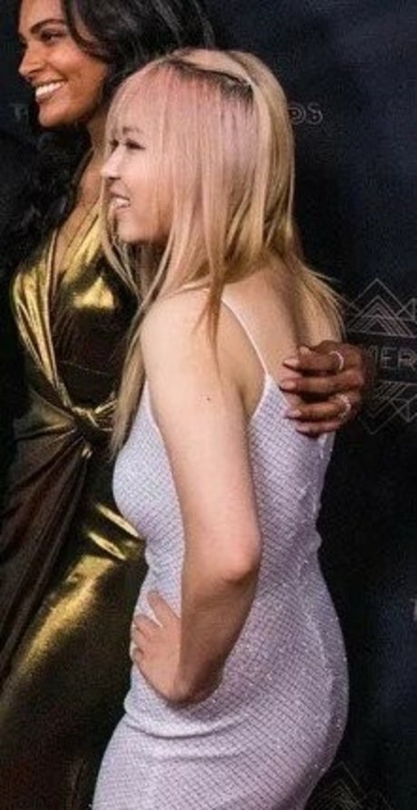 Yvonneflinetv étoile chaude des photos