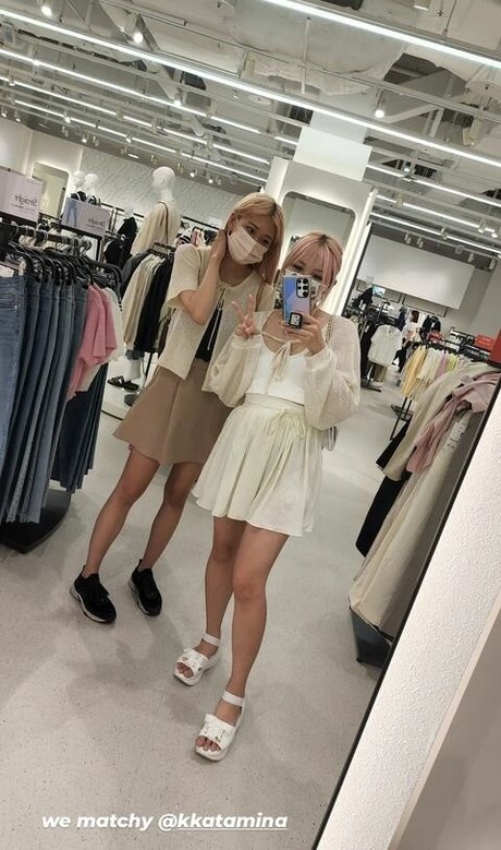 Yvonneflinetv étoile sexy photos