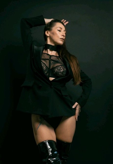 Saska Omeragic étoile xxx img