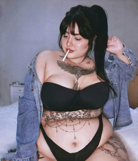 Suzane pb modèle érotique galerie