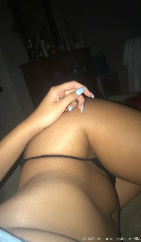 fille courbée dà côté onlyfans sexy xxx image