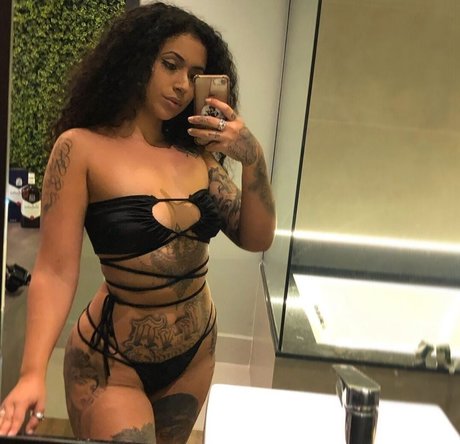 Kristen Kihara étoile sexy image