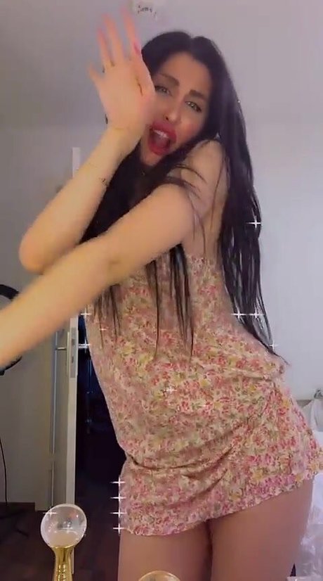 Mira Nouri star du porno érotique galerie