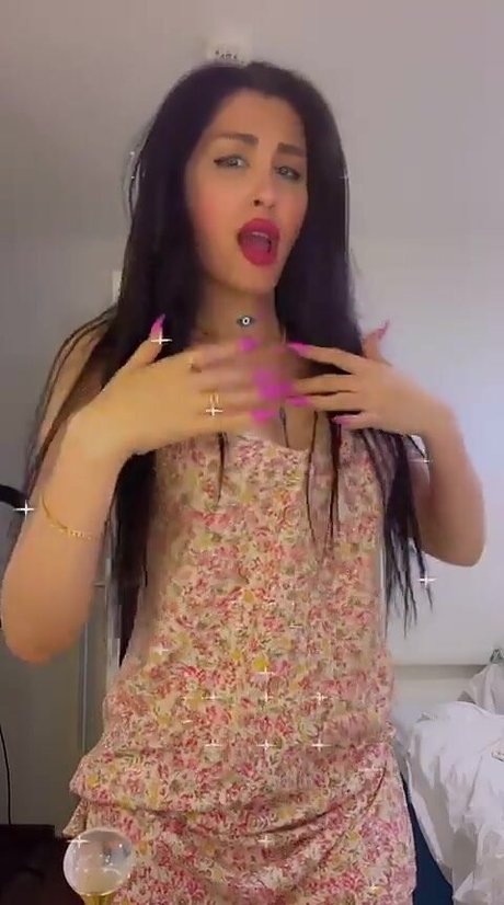 Mira Nouri star exclusive photo