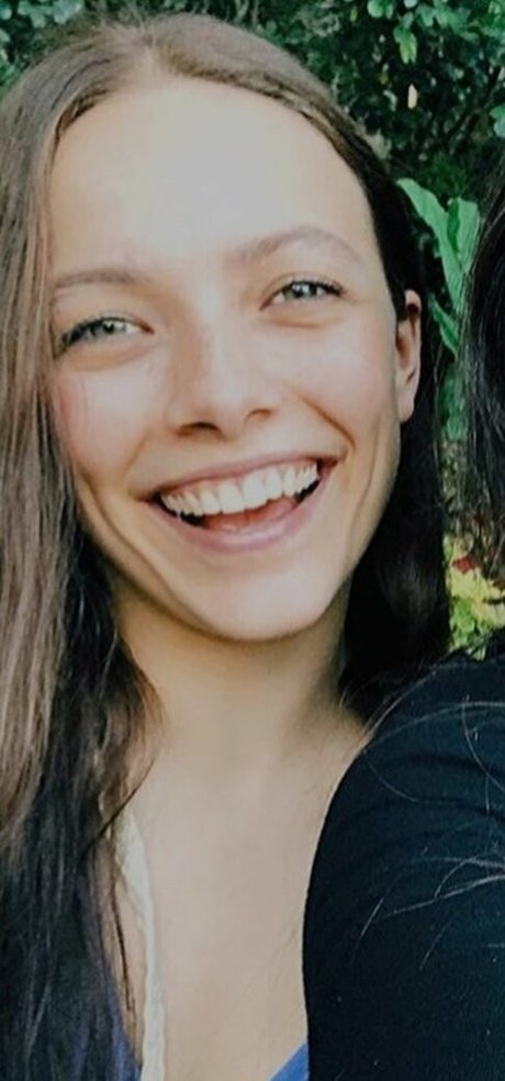 Molly Mae Osborne star du porno belle galerie