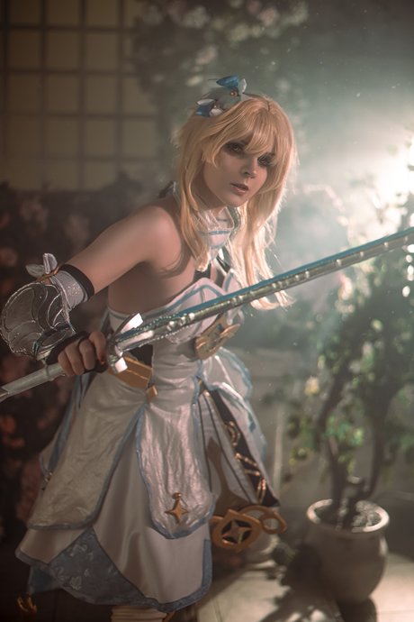 Bizarre Deer actrice nue photos